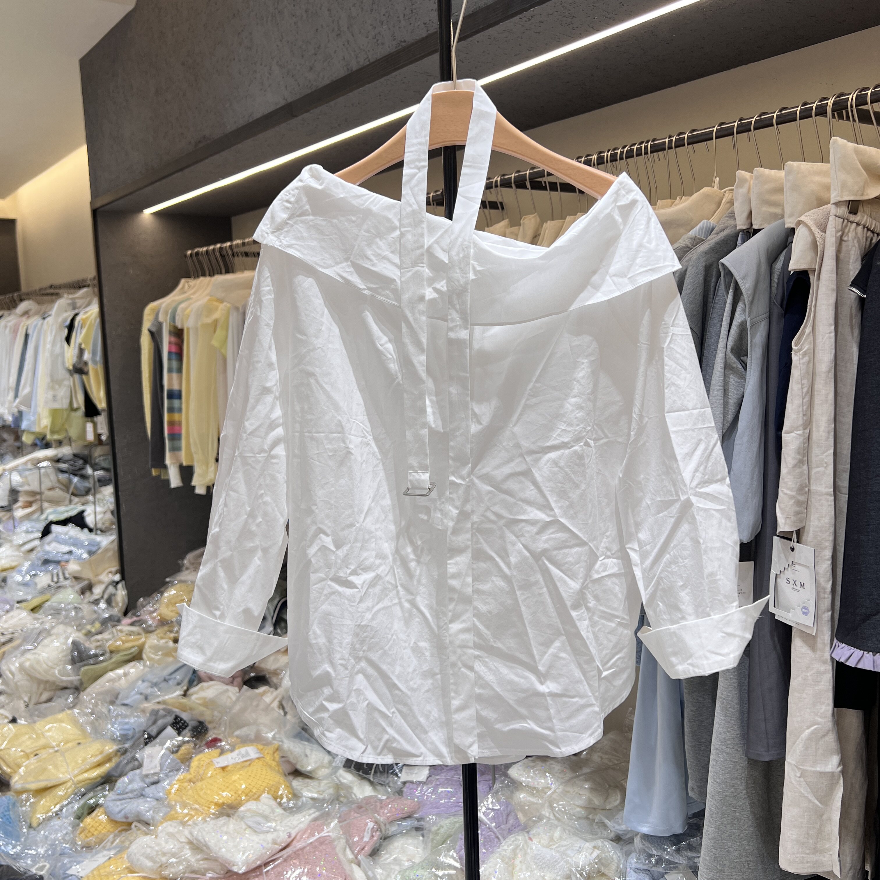 26春夏新款韩版时尚一字领露肩荷叶边衬衫女宽松显瘦百搭上衣817