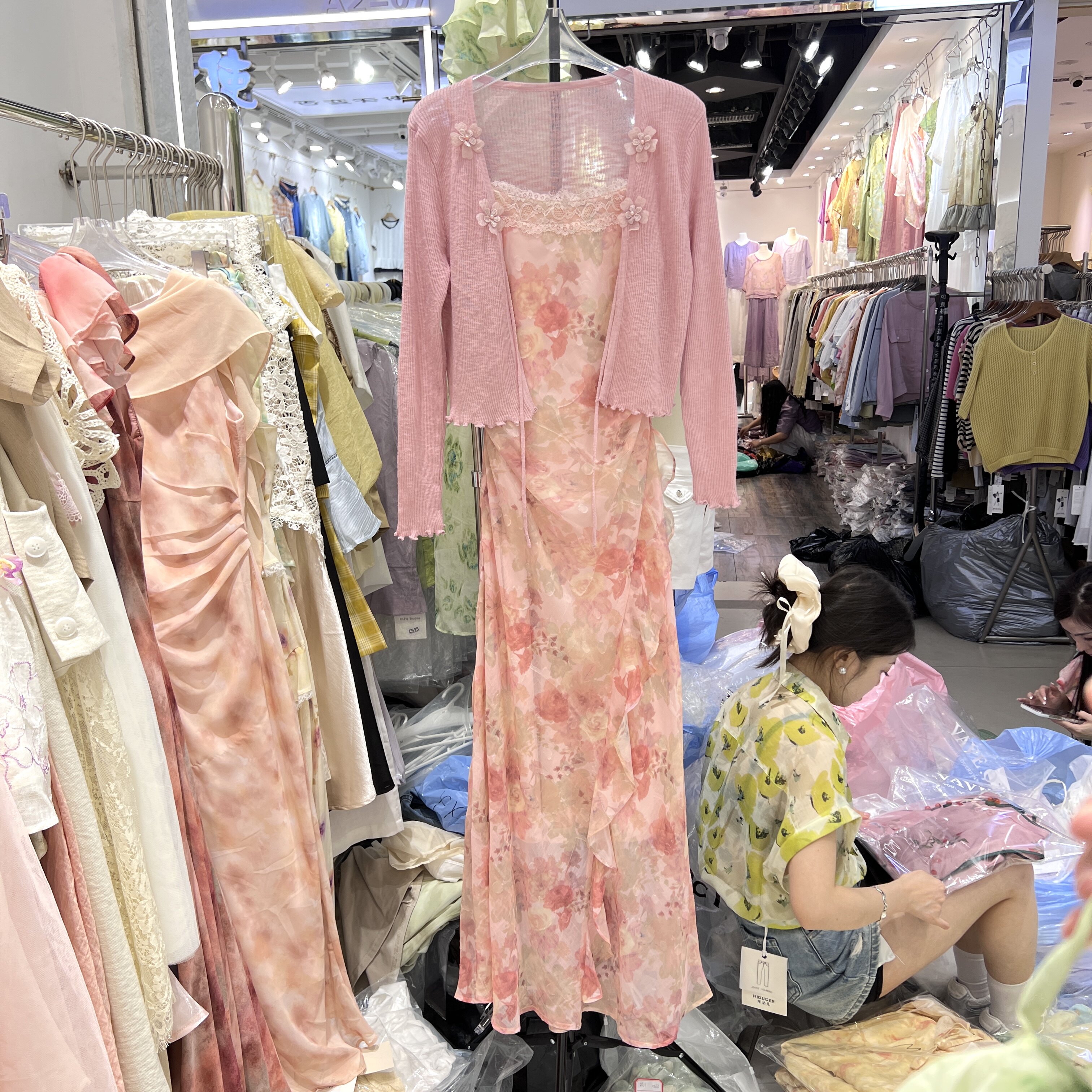 欧洲站2026夏季新款甜系温柔风针织开衫+碎花吊带连衣裙女两件套