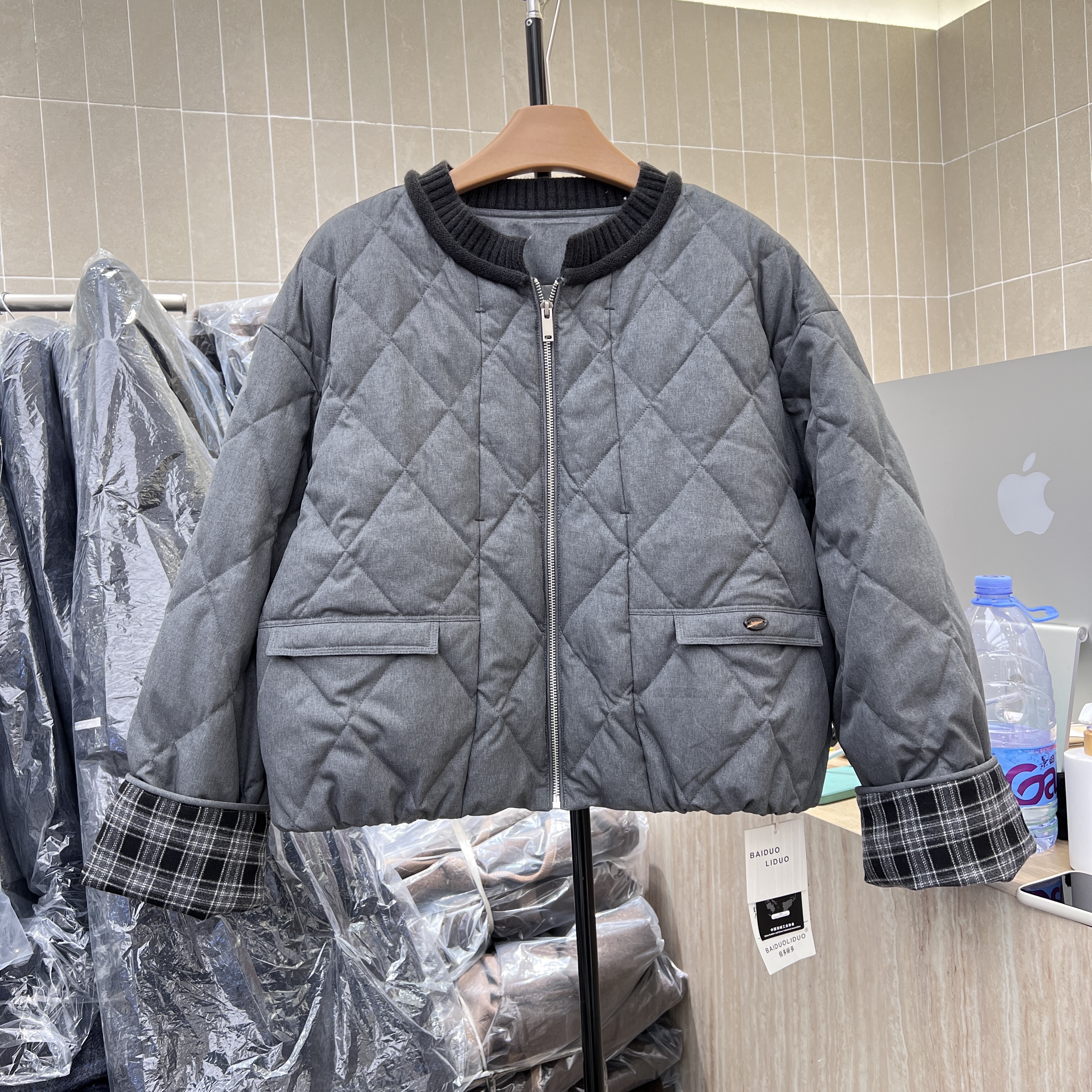 欧货2025冬装圆领拼接针织菱格短款羽绒服女90白鸭绒保暖外套321