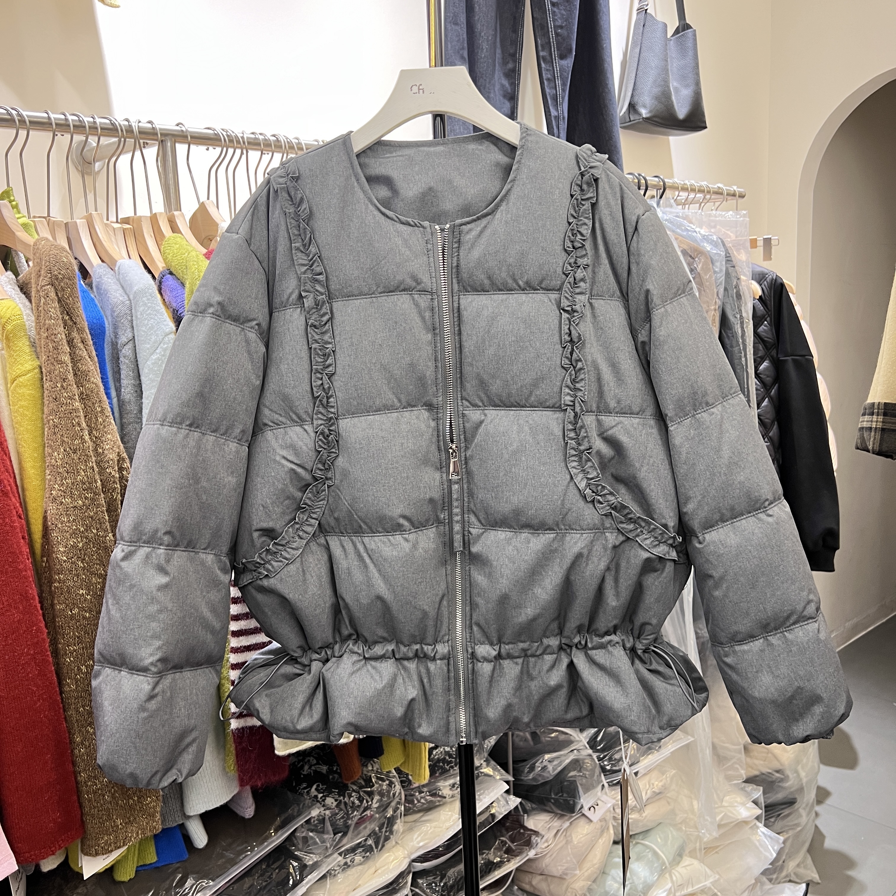 冬新款韩版宽松显瘦圆领拼接木耳边羽绒服女短款面包服外套25828