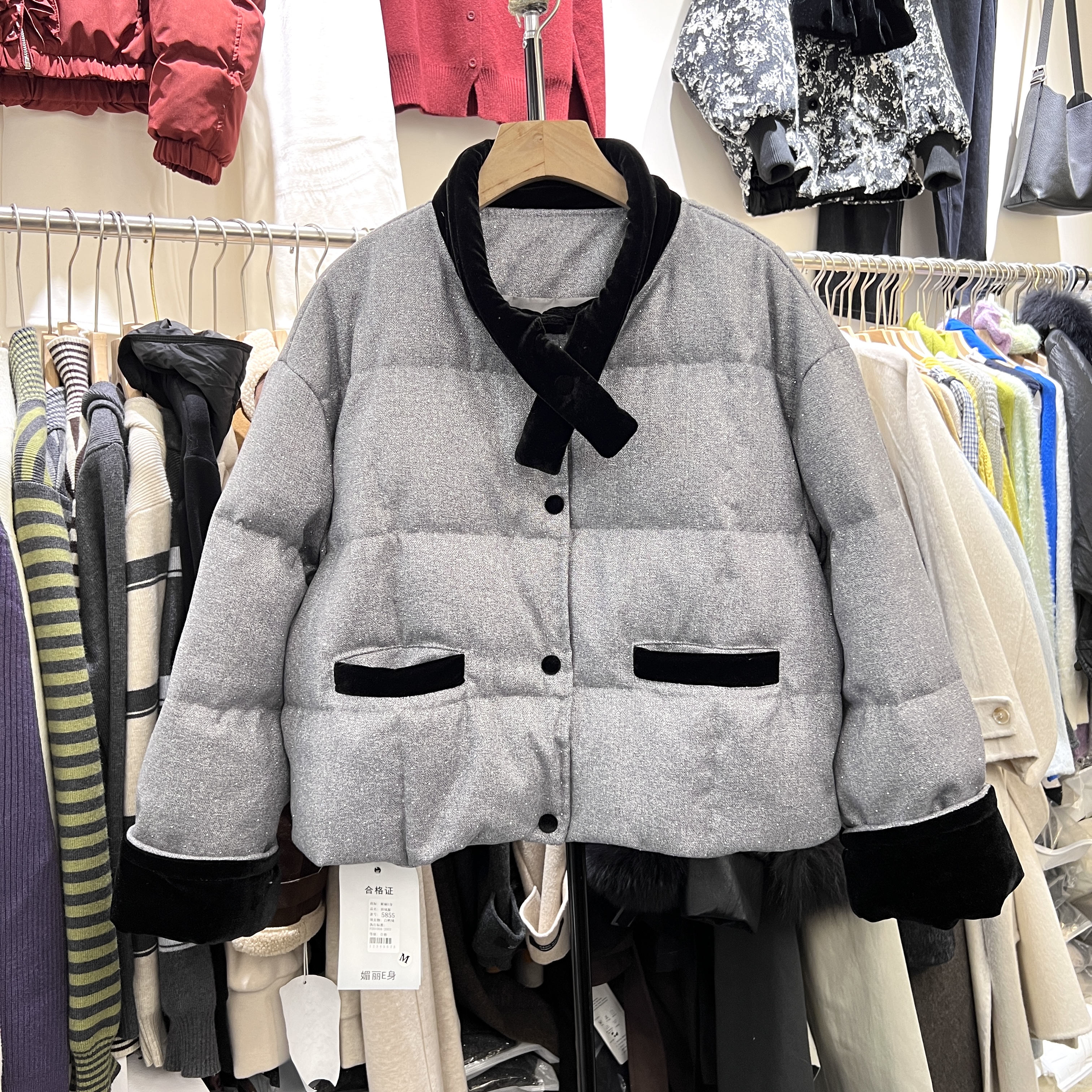 韩版甜美减龄烫钻时尚短款羽绒服女2025冬新款小个子保暖外套5855