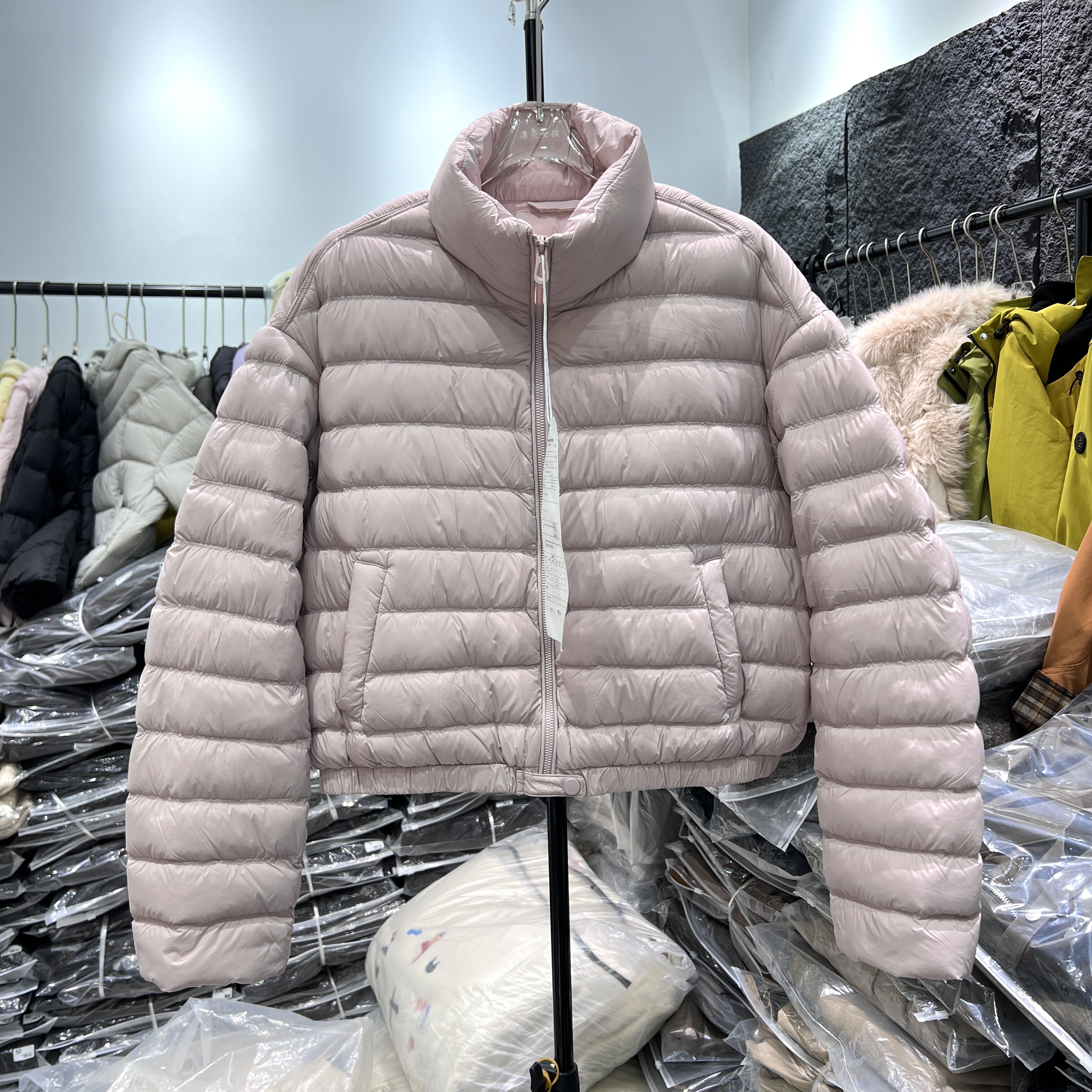 黑色立领排骨羽绒服女短款韩版极简风宽松休闲白鸭绒轻薄保暖外套