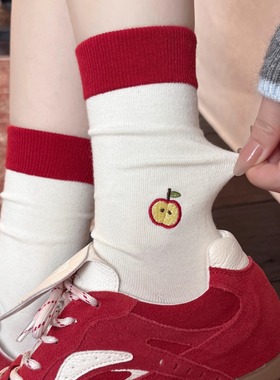 秋冬拼色卡通小苹果棉质ins风学院风可爱红色长筒堆堆袜中筒袜女