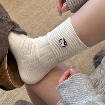 可爱简约纯色百搭条纹凹凸肌理感立体kt吊坠少女心甜美秋冬中筒袜