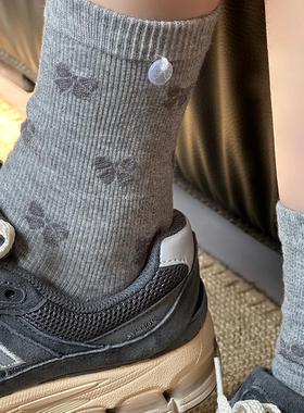 浮雕蝴蝶结花纹袜子女中筒袜ins潮日系简约贝壳扣韩系蓝色堆堆袜