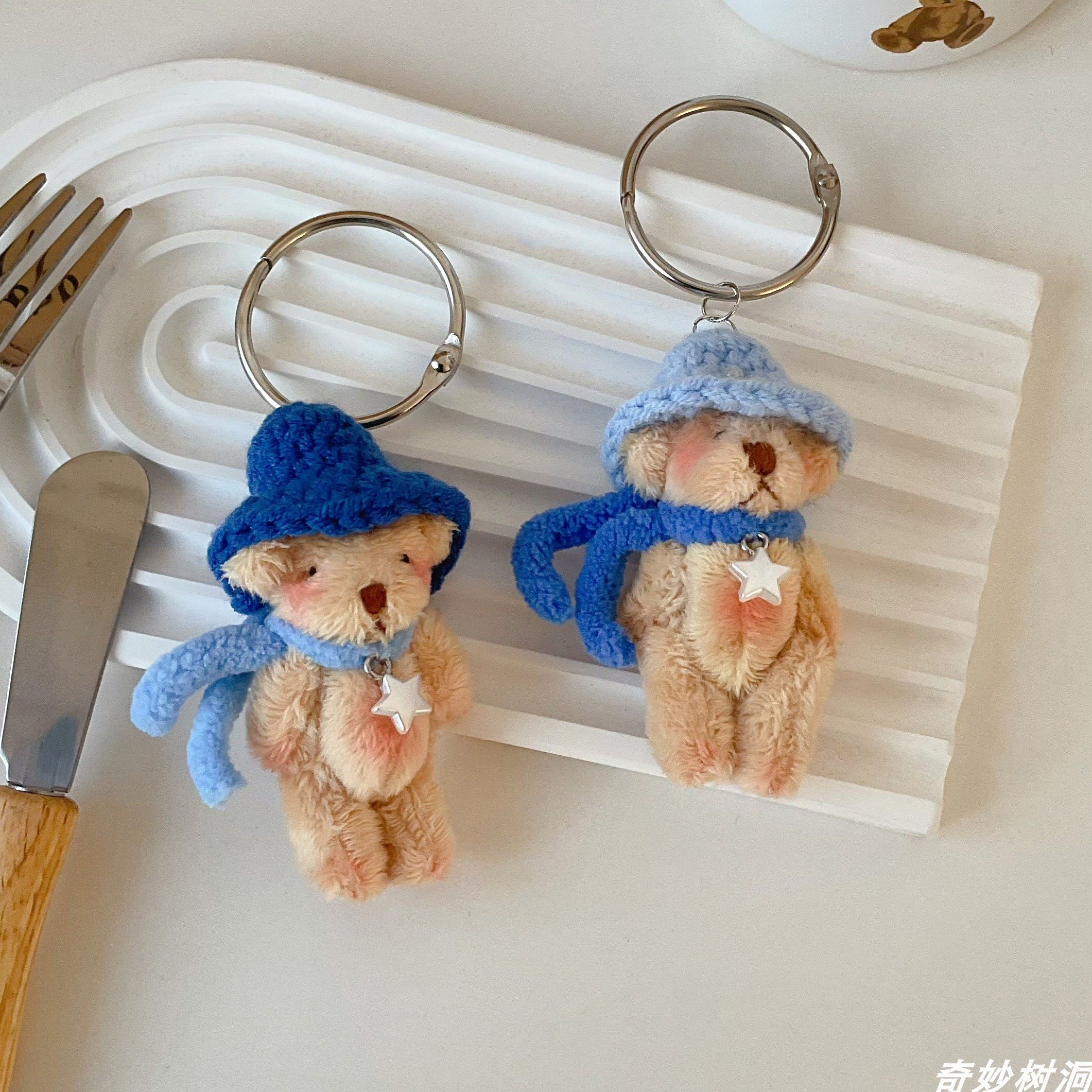 风之旅可爱围巾小熊背包挂件泰迪熊毛绒公仔手机挂饰配饰陪伴礼物,服饰配件/皮带/帽子/围巾,包挂件,淘宝优惠券,粉丝福利购,淘宝优惠卷