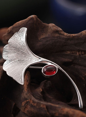 梧桐之心s925银民族风两用镶嵌石榴石银杏叶胸针女创意设计叶子