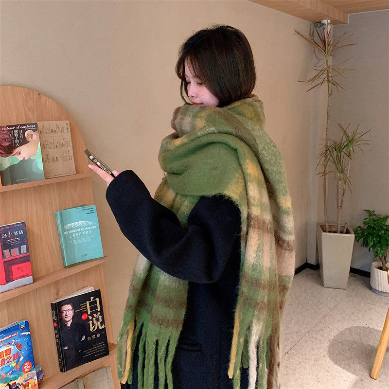 绿色欧美秋冬新款加厚保暖圈圈纱彩色格子围巾女流苏大披肩围巾