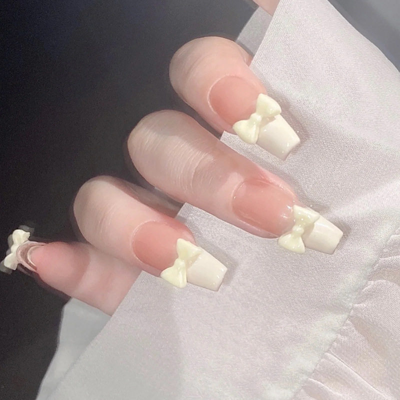 爆款穿戴甲中长款奶白色蝴蝶结甜美指甲贴片纯欲显白美甲,彩妆/香水/美妆工具,穿戴甲/甲片,淘宝优惠券,粉丝福利购,淘宝优惠卷