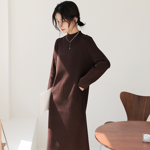 秋冬美拉德针织连衣裙女中长款加厚内搭显瘦打底过膝咖色毛衣裙子