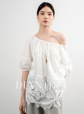 DianThia度假风一字领花边衬衫女夏季新款白色泡泡袖镂空露肩衬衣
