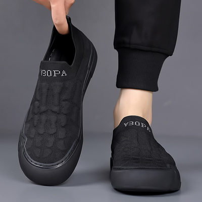 休闲软底百搭飞织轻便透气洞洞鞋