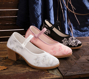 老北京布鞋女绣花鞋时尚罗马根增高布鞋女旗袍鞋素色粗跟绣花鞋子