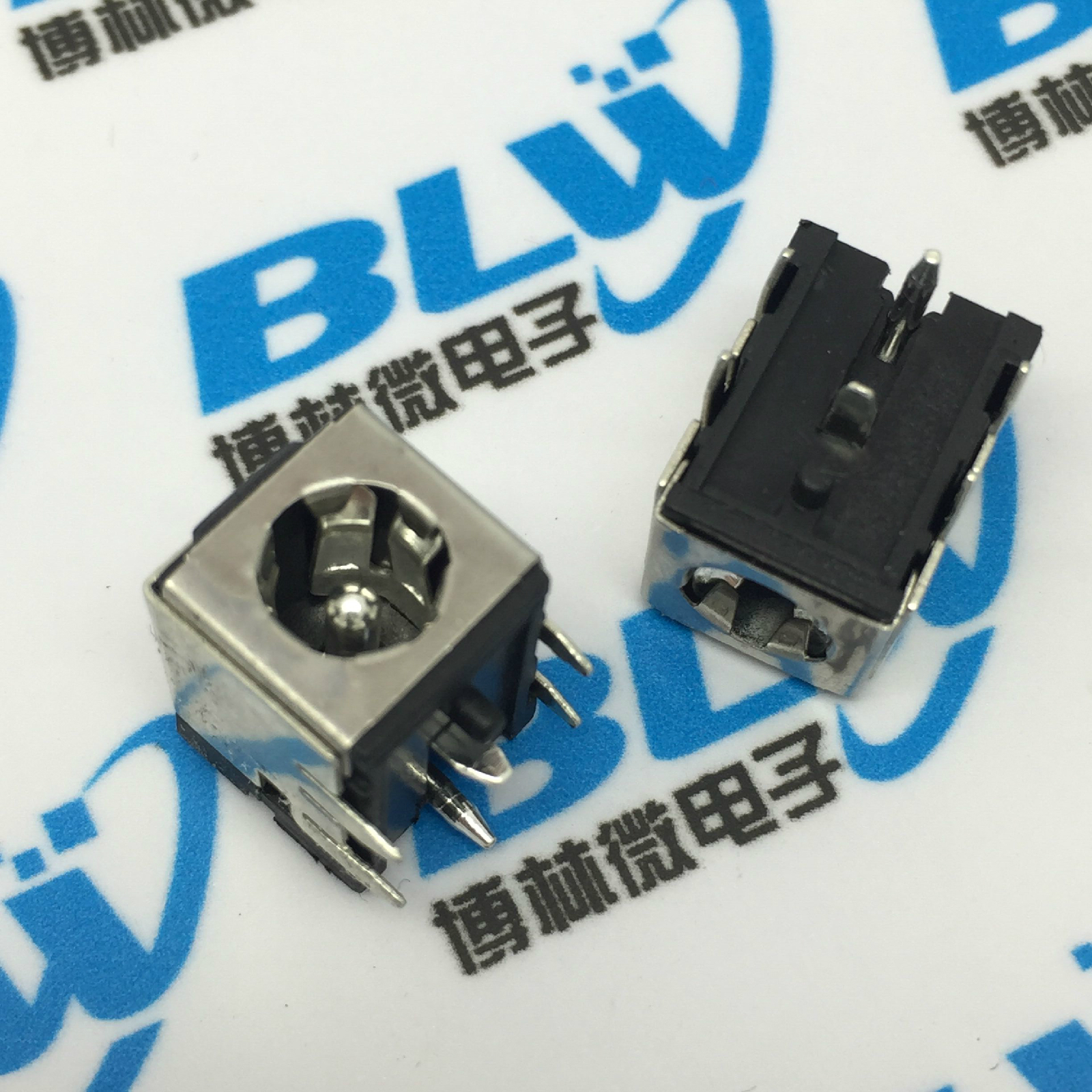 5点以前订单当天发货，5点后订单尽量当天发货。 订单100以上可以开普通发票 ，税点6%，有需要可直接联系客服。 默认不开收据，有需要的可以留言。