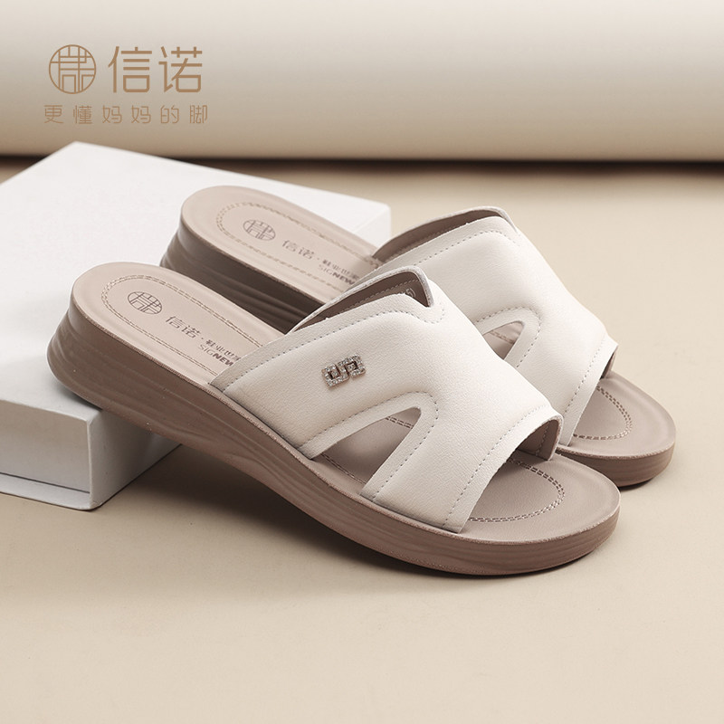 信诺时尚外穿妈妈凉拖鞋2026新款夏季真皮软底中老年舒适厚底女鞋