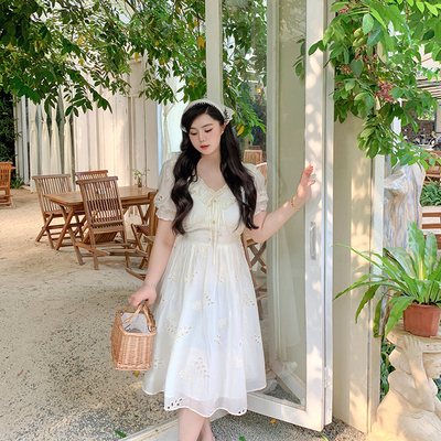 希同儿大码女装胖mm法式温柔刺绣天丝连衣裙遮肚显瘦公主白裙子仙