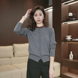 针织羊毛百搭上衣潮3645 女纯色长袖 设计师款 圆领领口撞色扣子开衫