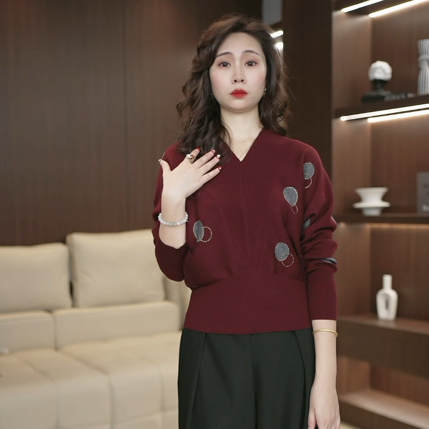 红色套头毛衣女士秋冬宽松慵懒风洋气减龄收腰V领针织衫上衣3597