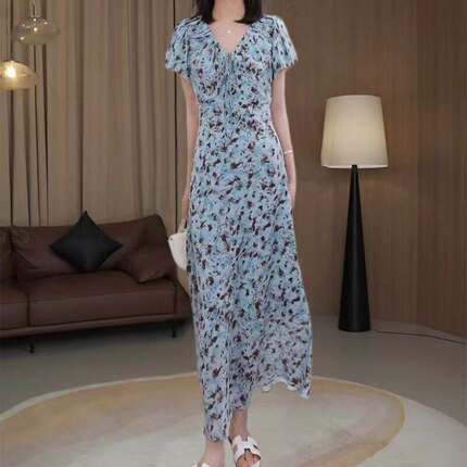 法式时尚度假风V领碎花连衣裙女夏季收腰气质长款短袖A字裙1223