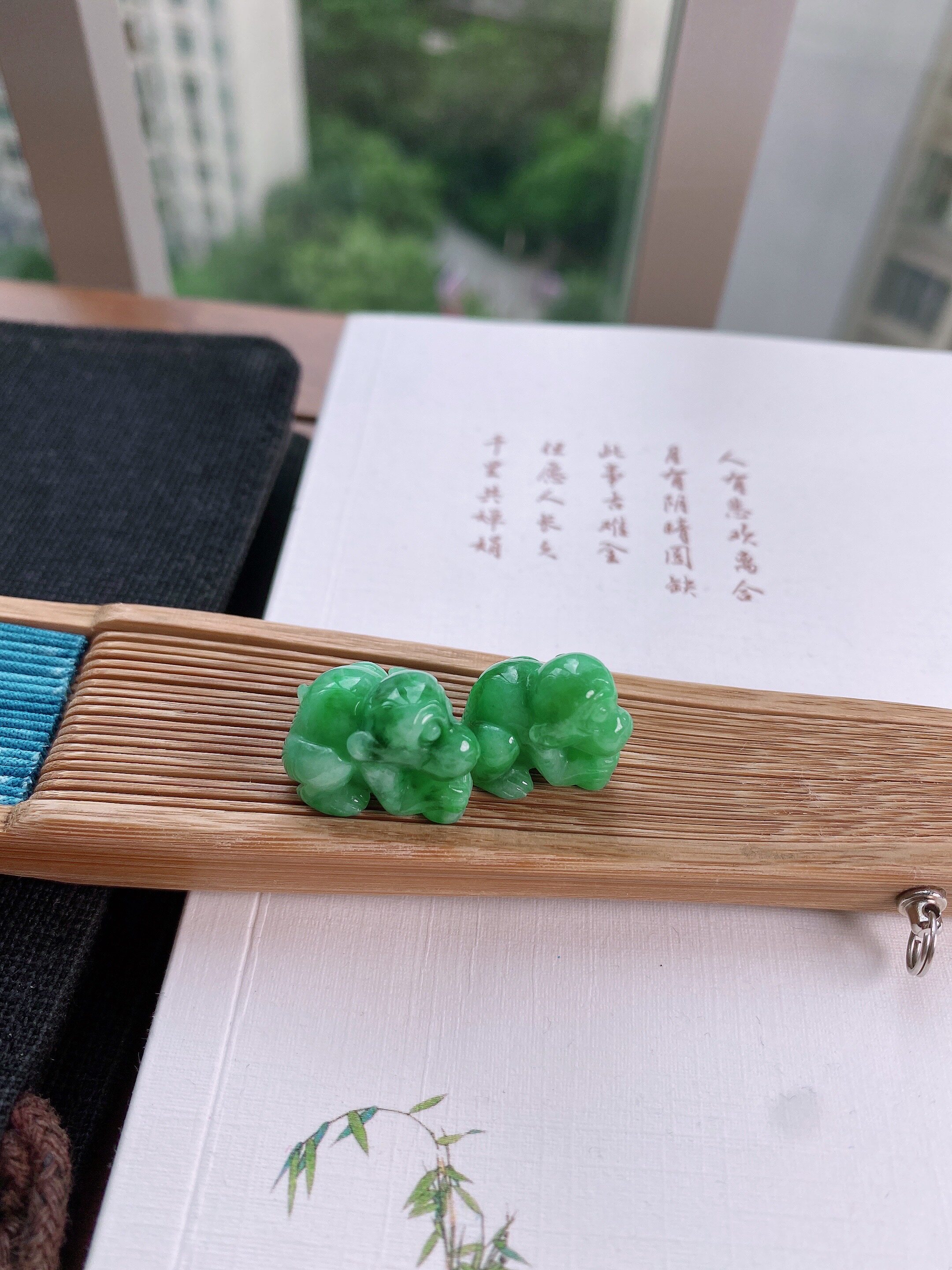 天然缅甸A货翡翠小猴子吊坠挂件