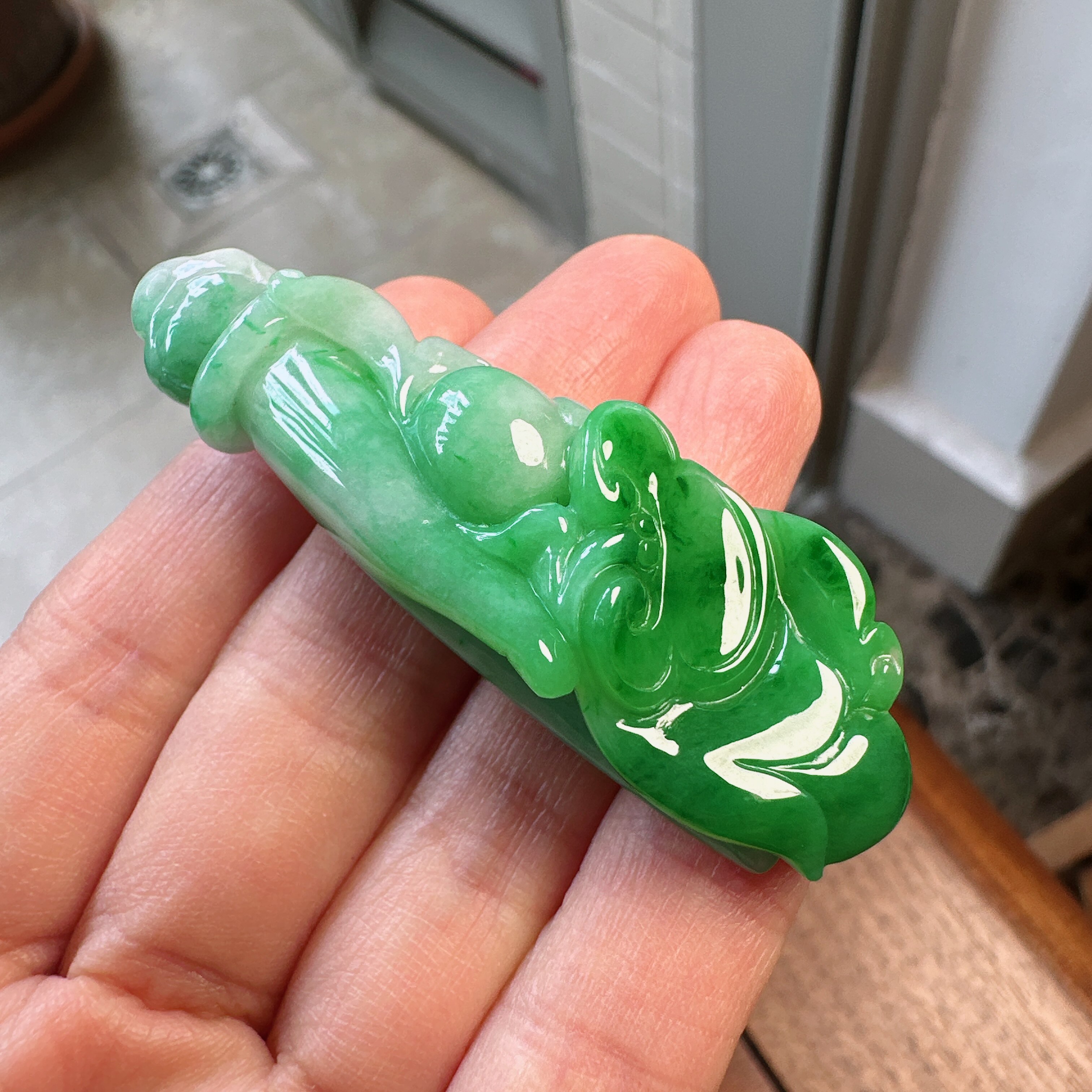 天然缅甸A货翡翠辣阳绿精雕佛手玉吊坠送证书