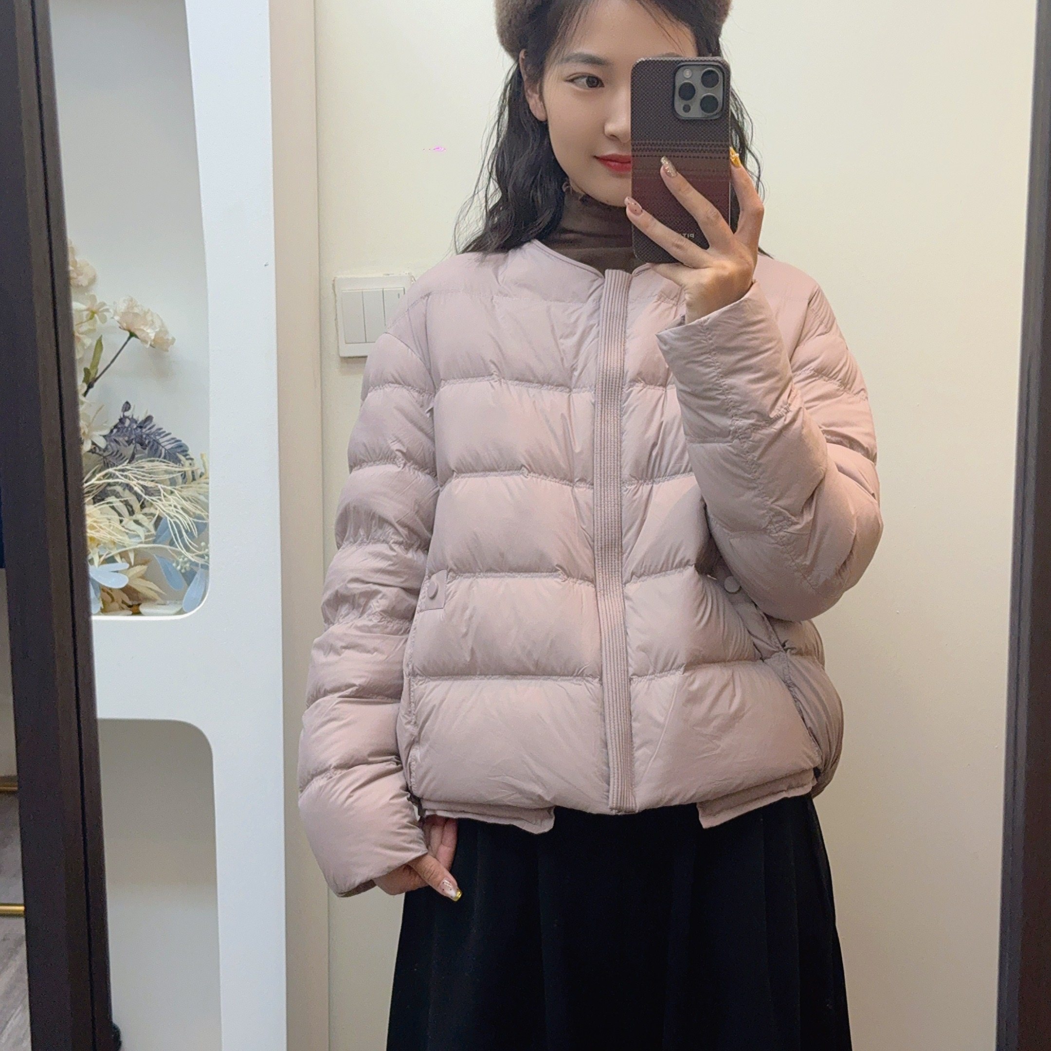 冬季新款圆领轻薄休闲短款女士羽绒服 Z7703