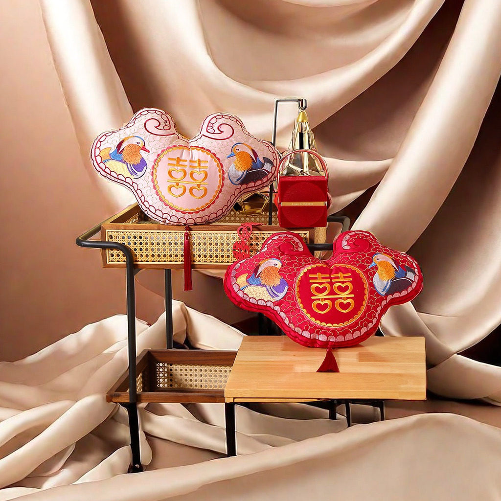 2024新款140支长绒棉纯棉婚庆抱枕婚房布置创意刺绣鸳鸯枕送闺蜜
