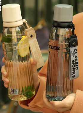 代购日本tritan水杯大容量带吸管便携户外运动杯耐高温防摔小清新