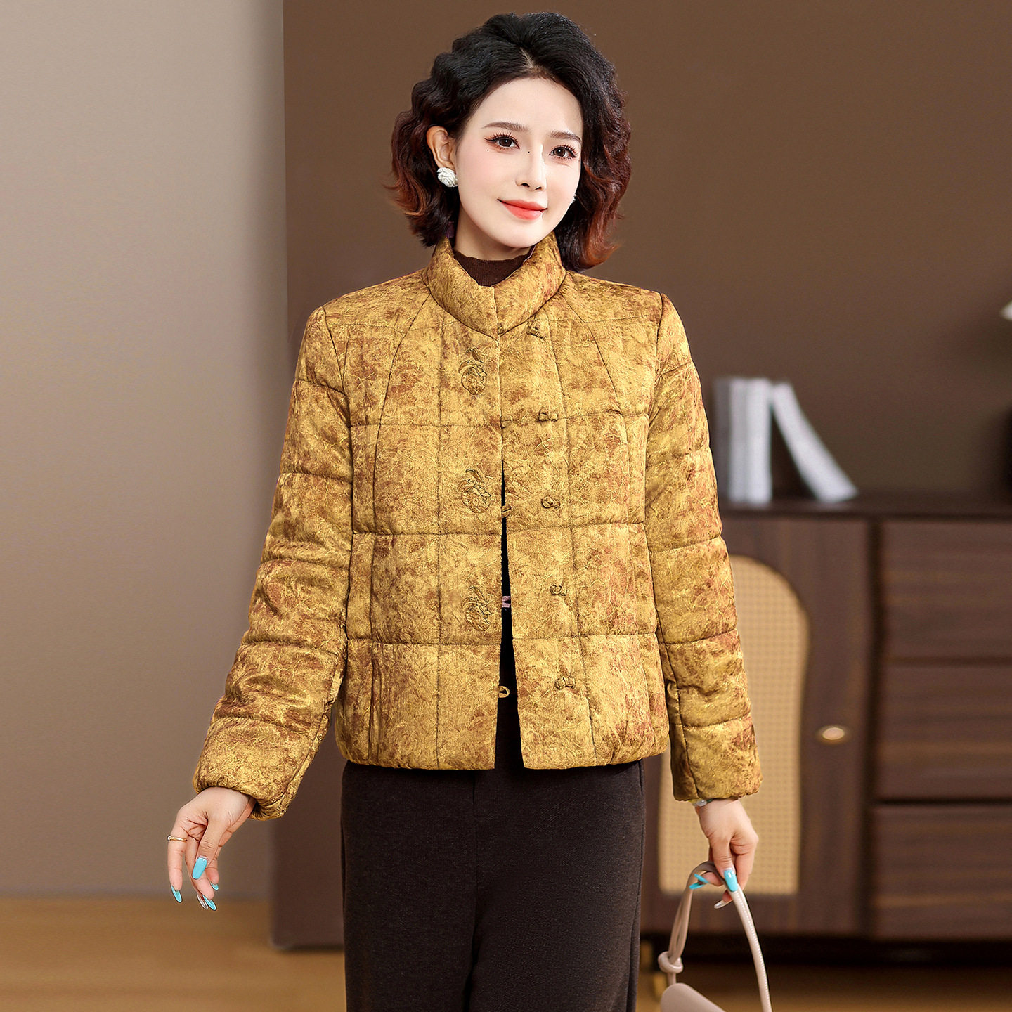 冬装新款婆婆妈妈装棉服时尚大码棉衣短款中老年女装保暖棉袄外套