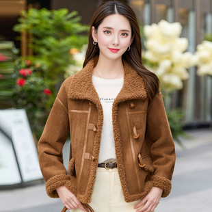2025冬季新款中年妈妈装时尚加绒外套短款中青年女装羊羔毛领上衣