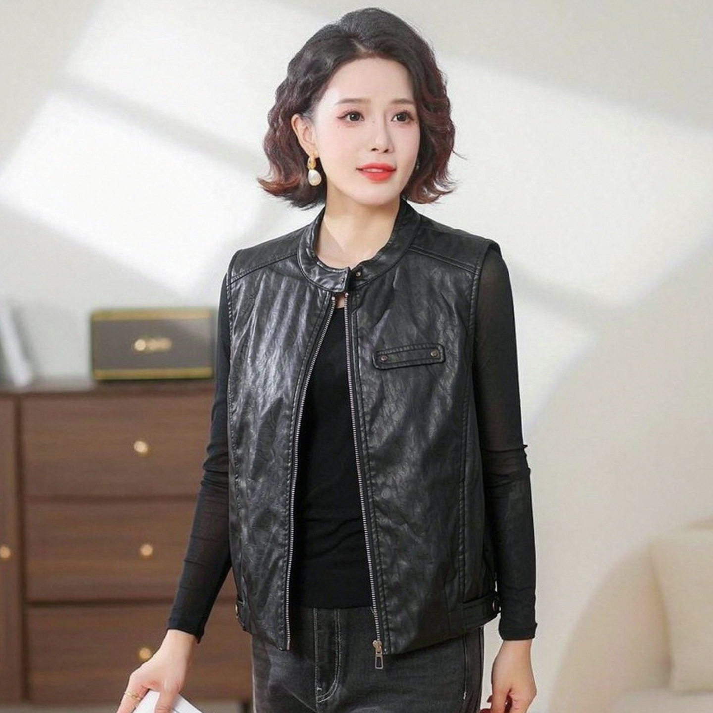 韩版鹿皮绒无袖马甲女2026春秋新款背心显瘦时尚休闲小个子马夹潮