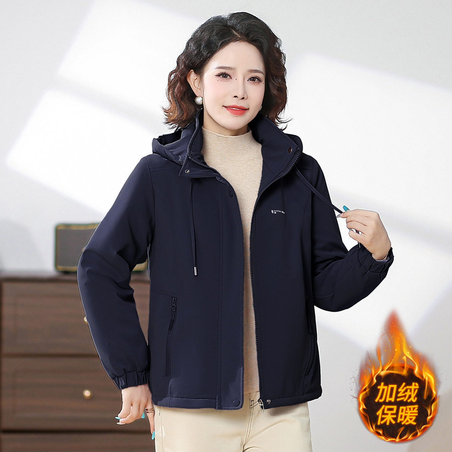 时尚婆婆妈妈装加绒外套短款连帽风衣中老年大码女装春秋气质上衣