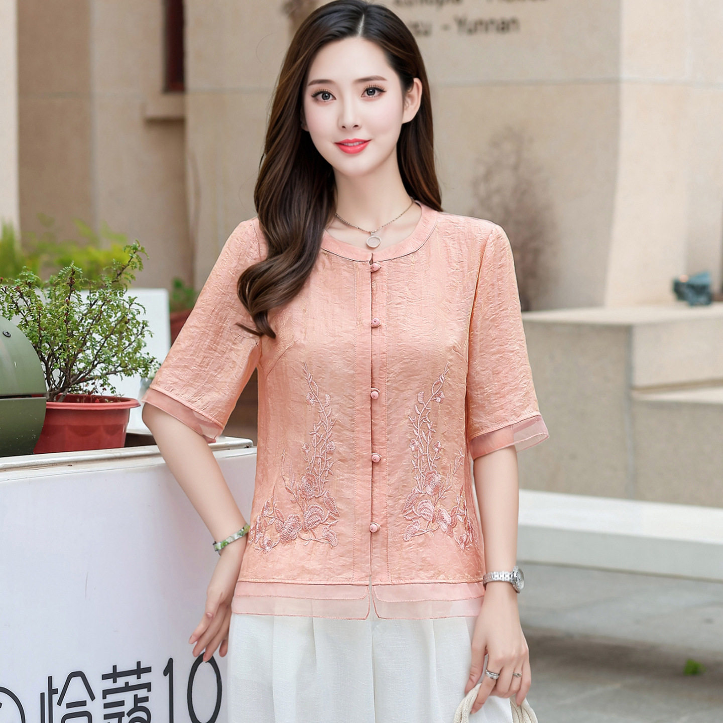 中年妈妈夏装短袖小衫洋气中青年女装中式绣花上衣短款小个子衣服