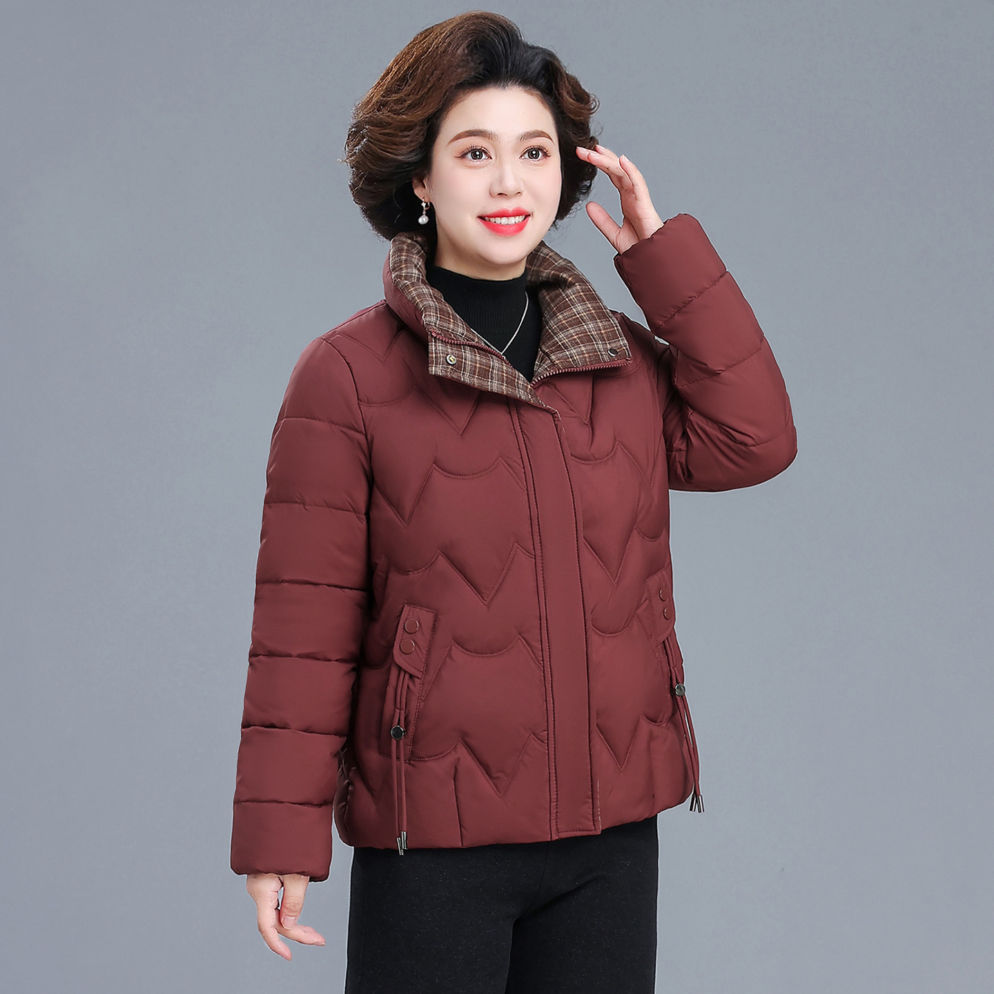 中老年女装保暖羽绒棉服短款新款洋气棉袄2025冬季妈妈棉衣小个子