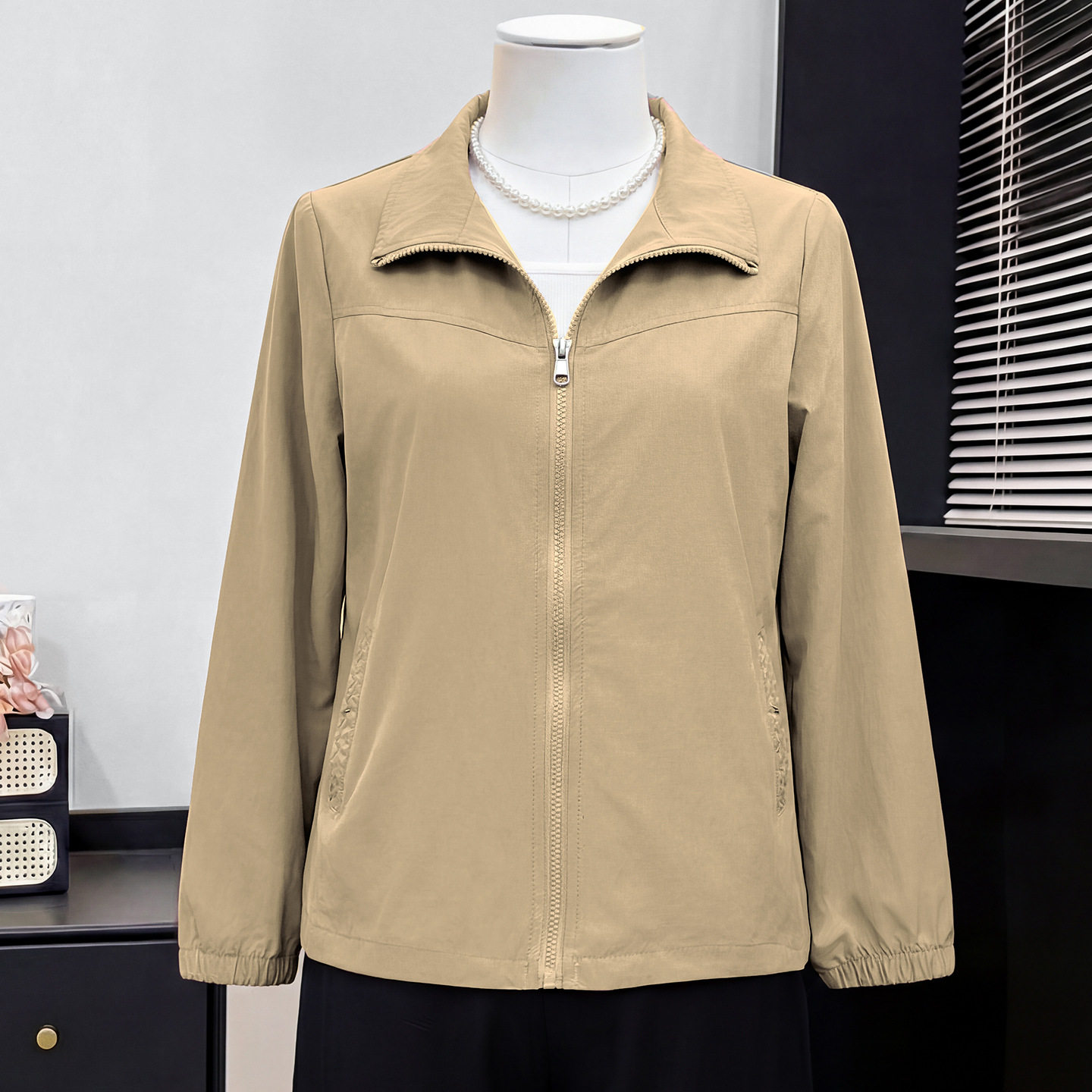 婆婆妈妈春装外套短款休闲连帽夹克上衣中老年春夏风衣防晒衣服女