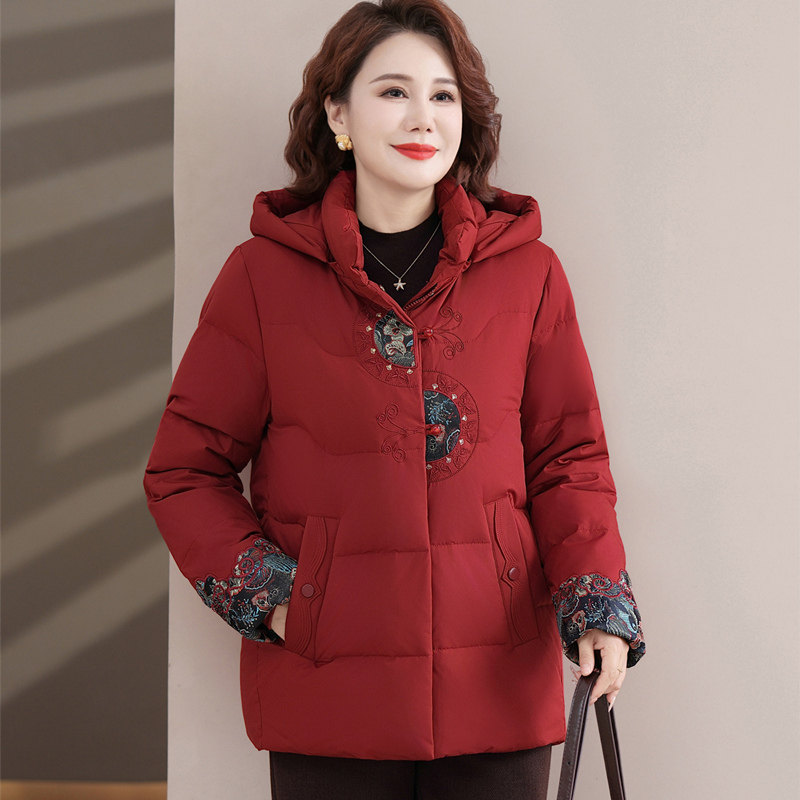 波斯顿鹅绒服女款刺绣短款妈妈装波士顿官方旗舰店老年羽绒服脱帽