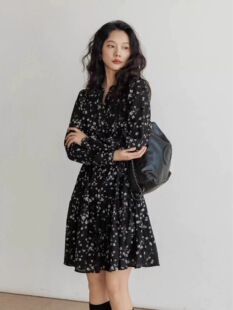 欧洲站复古碎花连衣裙女春季2026新款v领长袖休闲收腰气质短裙