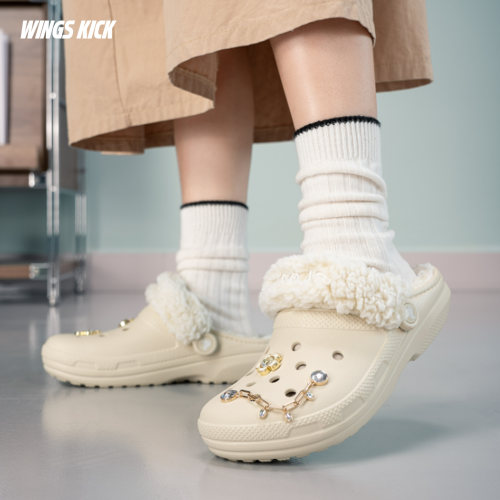 Crocs卡骆驰经典羊茸Clog男女经典款洞洞鞋包头鞋加绒拖鞋 211396