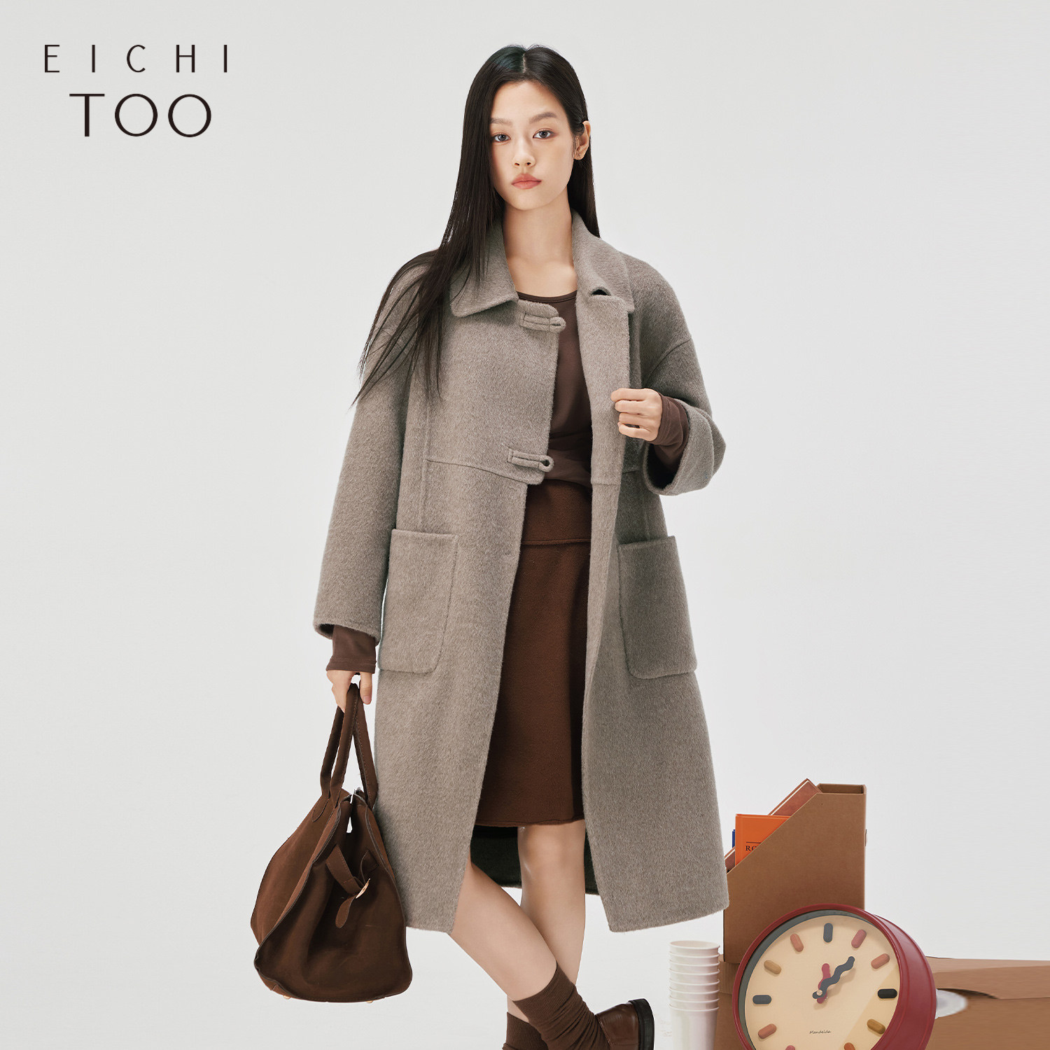 爱居兔时尚牛角扣大衣女冬季新款小翻领双面呢大衣