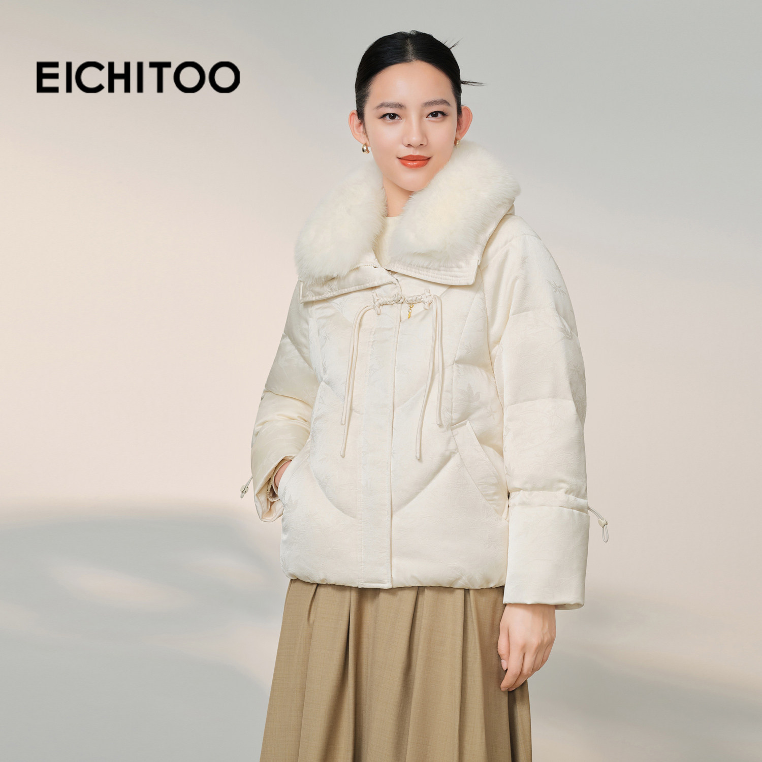 爱居兔贵气国风提花保暖羽绒服2025年冬季新款女可脱卸毛领冬外套