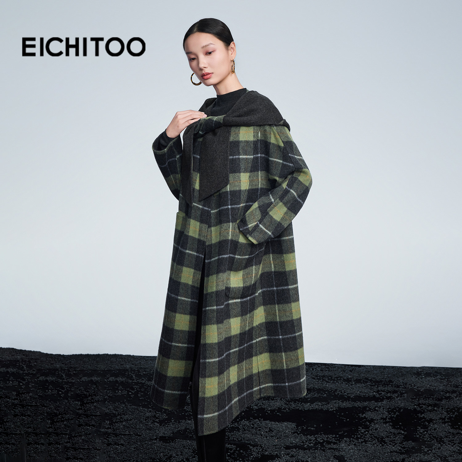 爱居兔绵羊毛正反两穿双面呢大衣2025年冬季新款女连帽围巾大衣