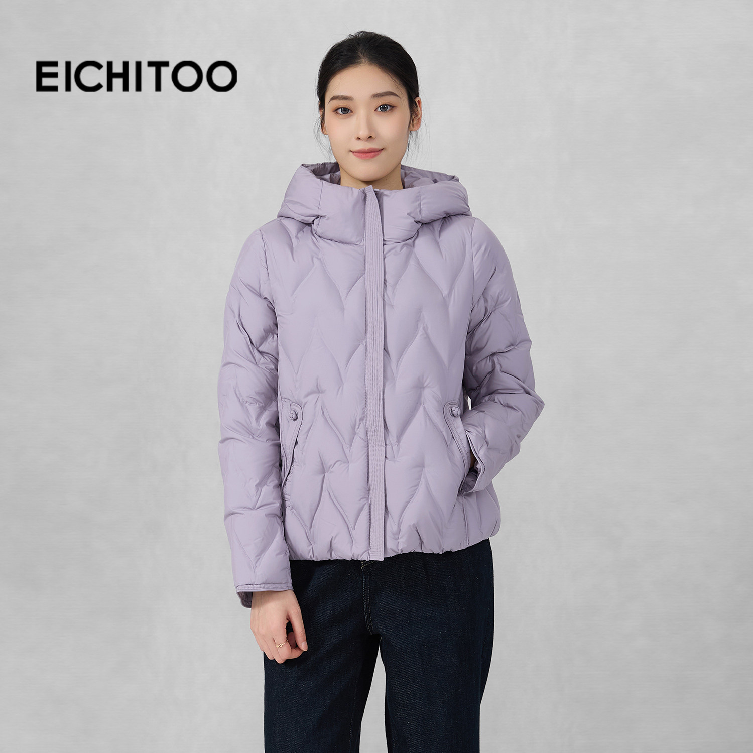 爱居兔零压轻薄连帽防风羽绒服2025年冬季新款女简约可内搭短外套