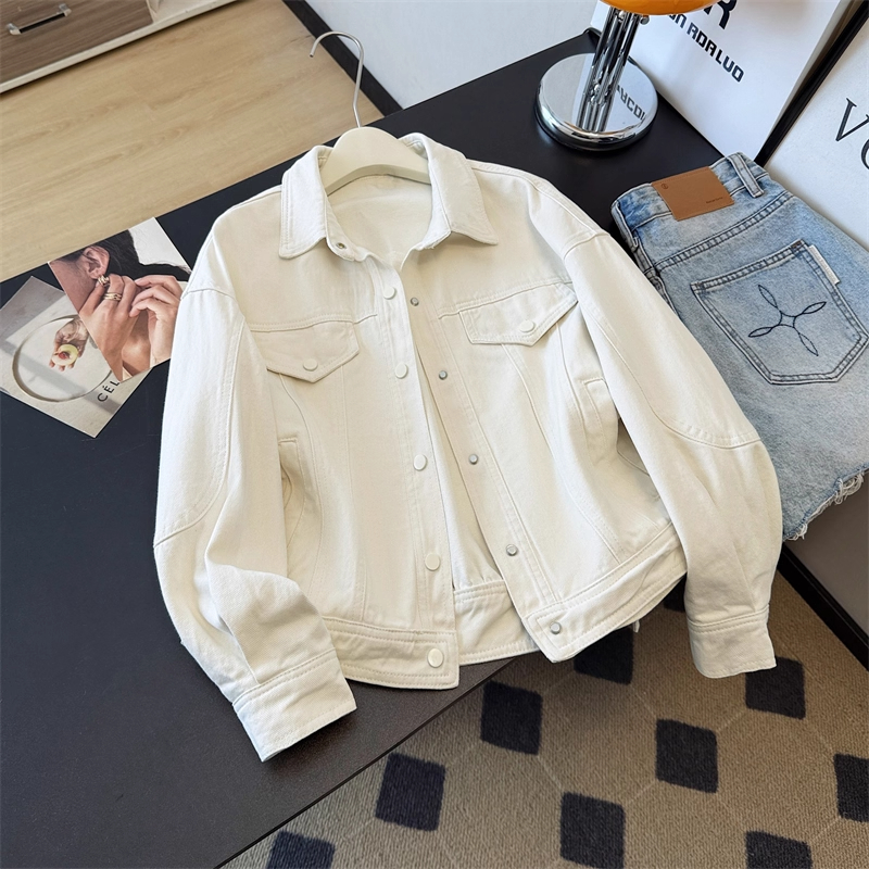 米白色短外套女早秋2025新款小个子时尚洋气牛仔上衣复古翻领夹克
