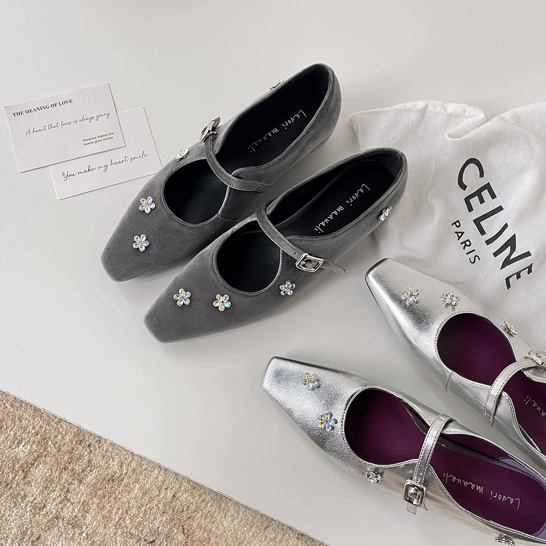 气质真皮春夏新款时尚方头银色