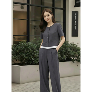30年高档老牌委婉短外套