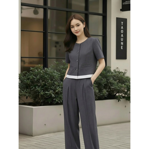 30年高档老牌委婉短外套