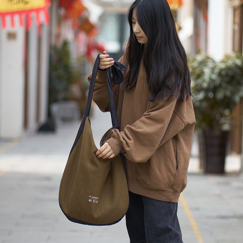 庸庸布包2025新款毛呢大容量单肩女士随性斜挎大布袋包包文艺休闲