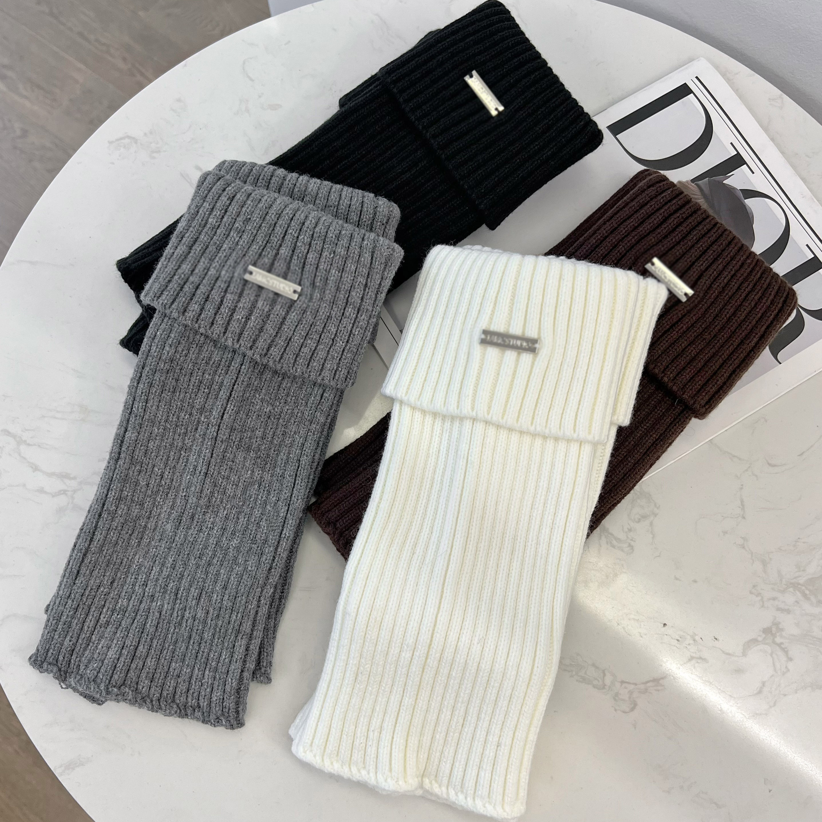 米娜家 2025秋冬季粗针织金属小标翻边简约时尚袜套女 SP545 103