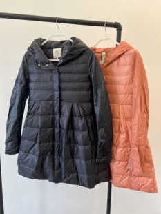 米娜家 欧洲站 清仓现货 皮质针织拼接袖带帽褶皱羽绒服女 H-3279