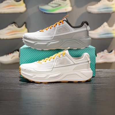 李宁男女通用徒步鞋减震回弹